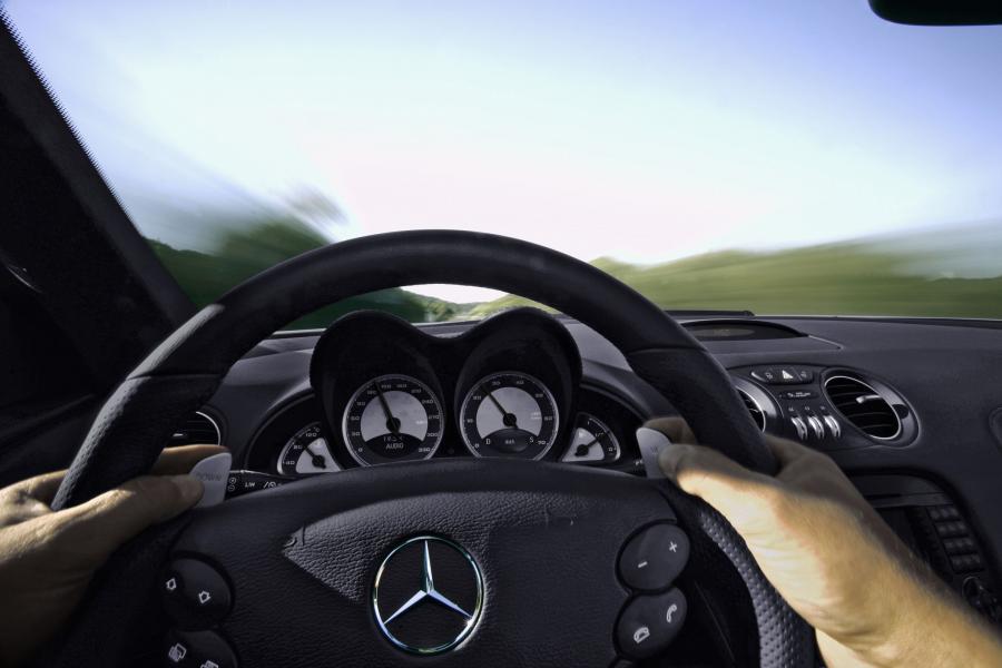  Mercedes-Benz SL65 AMG 2006 года  (фото 17 из 28)